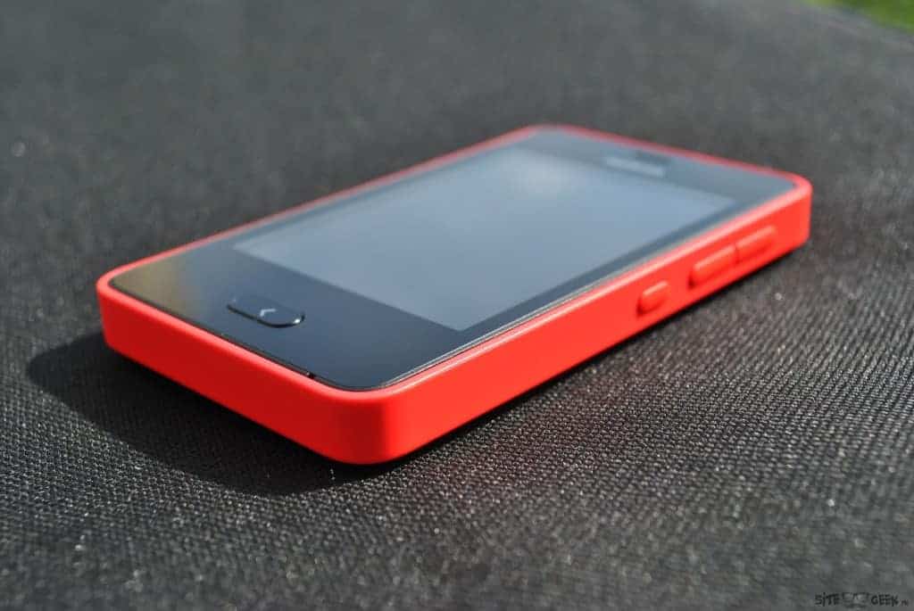 Nokia Asha 501 : Un design simple et efficace Nokia Asha 501 : Un design simple et efficace