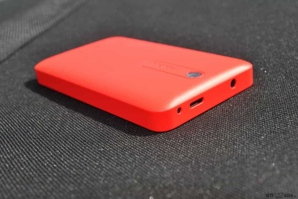 Nokia Asha 501 : Le revêtement de la coque est très doux