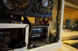 Noctua NF-S12A : Vue de dessous dans ma tour