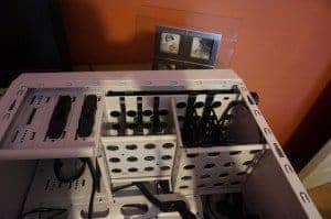 BitFenix Neos - Beaucoup de baies