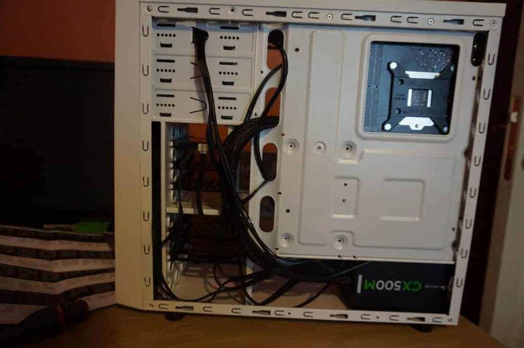 BitFenix Neos - Le système de câble management