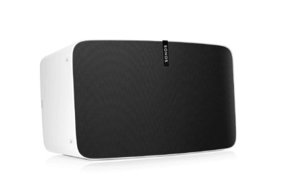 Le constructeur californien Sonos dévoile sa nouvelle enceinte connectée : la Play:5 nouvelle génération.