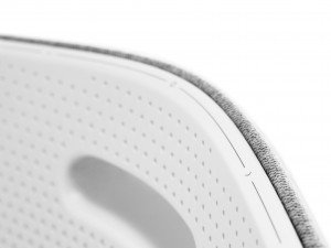 Beoplay - Pour piloter l'A6, il faut laisser glisser ses doigts... Coquin...