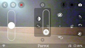 Jumping Night Drone - Un aperçu de l'écran de commandes