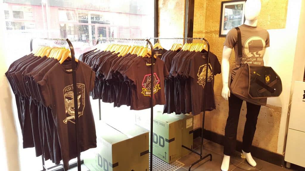 Tout un tas de vêtements à l'effigie de la saga de Konami