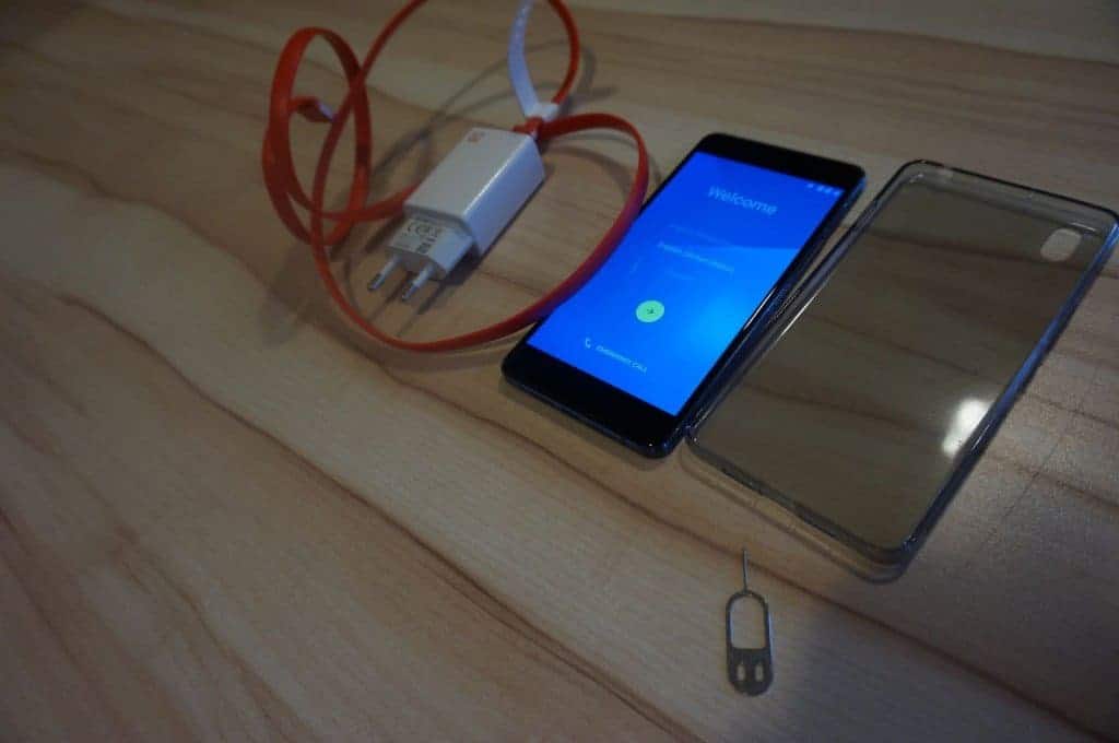 OnePlus X - Le chargeur est toujours aussi beau