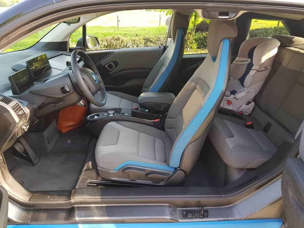 Bmw i3s - Accès facile à l'arrière avec les portes antagonistes