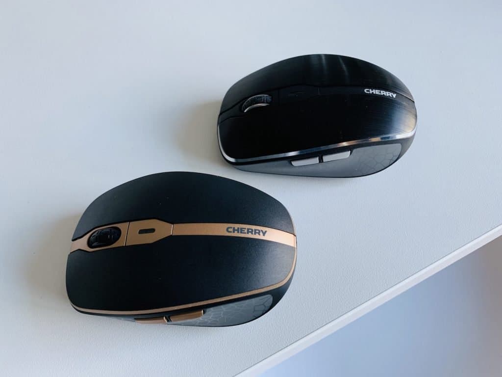 La souris ici n'est autre que la cousine dorée de la Cherry MW8