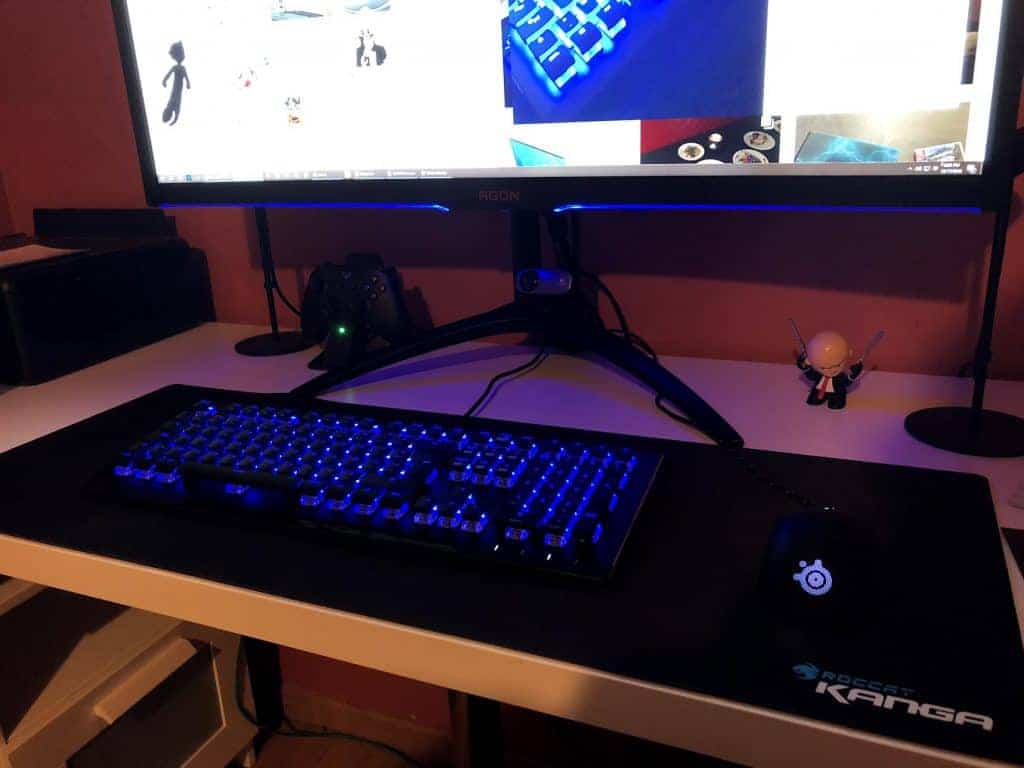 Roccat Vulcan 80 - Avec mon tapis géant Roccat Kanga