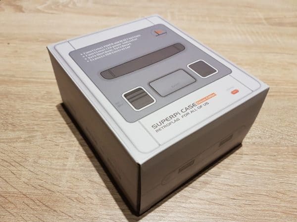 La Retroflag Superpi Case dans son emballage