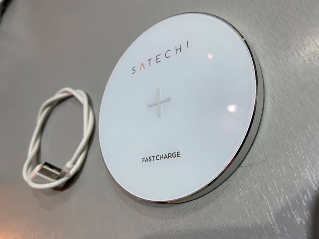 chargeur QI sans fil Satechi et câble