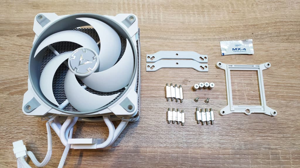 Le contenu de la boîte de l'Arctic Freezer 34 eSports DUO