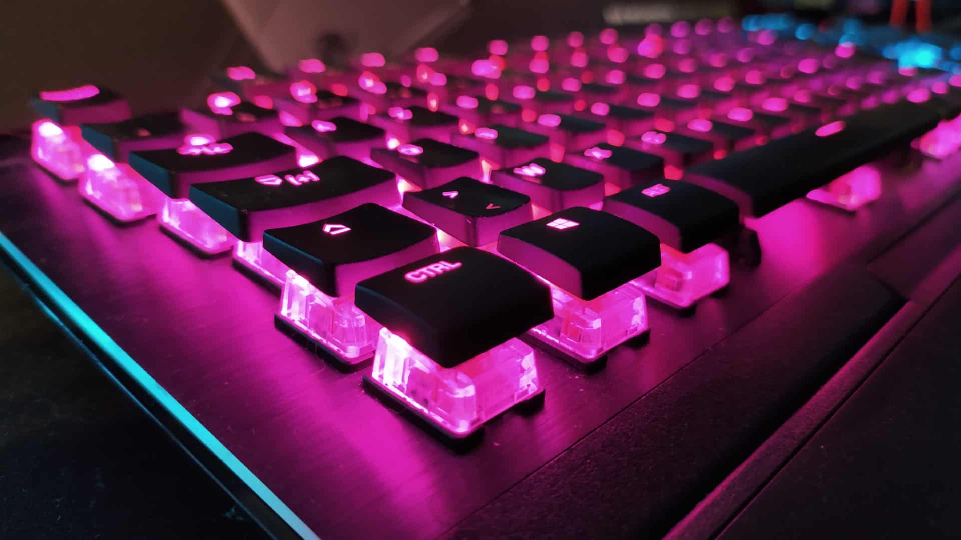 Roccat Vulcan 121 AIMO - Rétroéclairage des switches TITAN