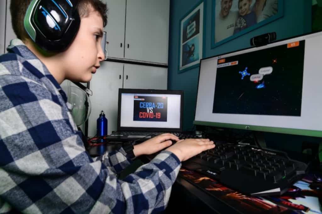 enfant invente jeu vidéo