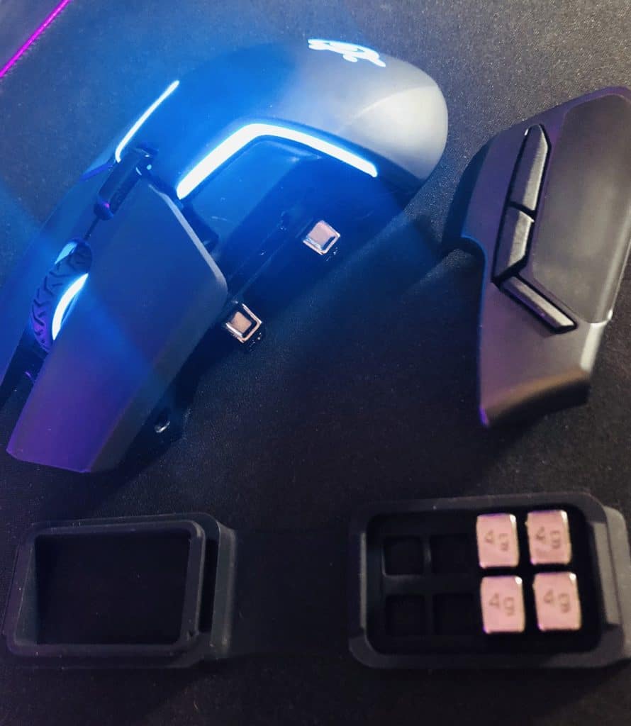 La SteelSeries Rival 650 ouverte et ses poids