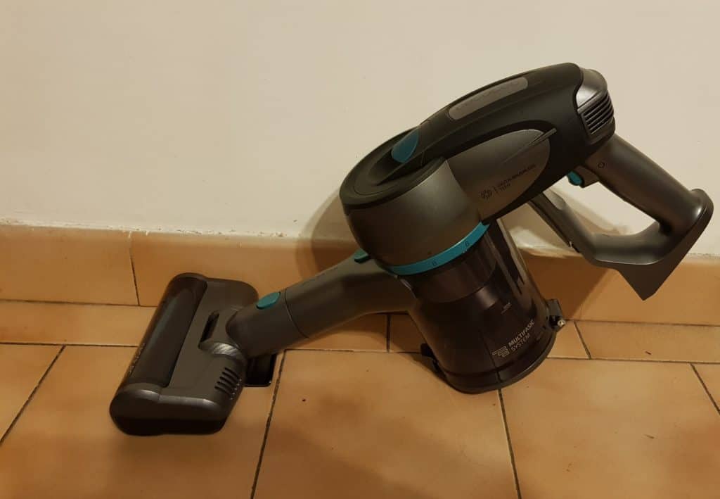 En mode aspirateur à main.