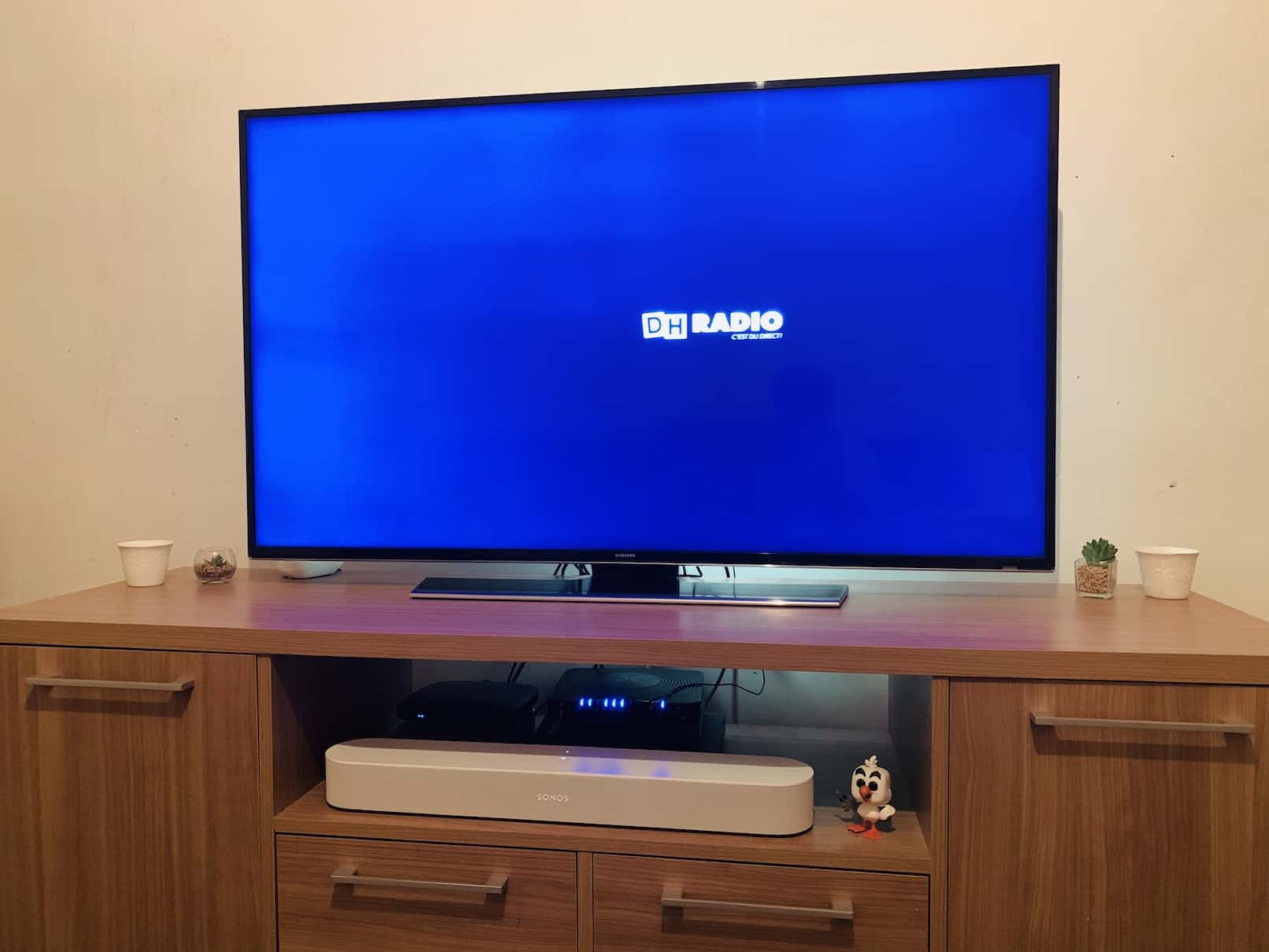 La Sonos Beam peut vraiment s'exprimer lorsqu'elle est utilisé avec une télé compatible