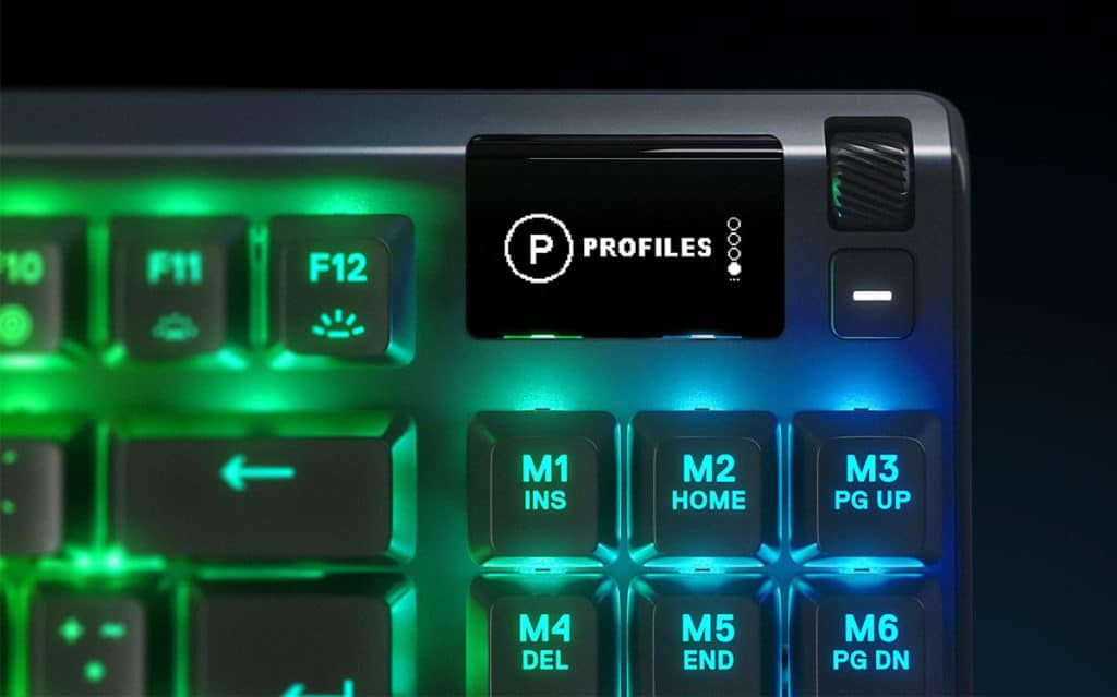 Gros plan sur l'écran OLED du SteelSeries Apex Pro TKL