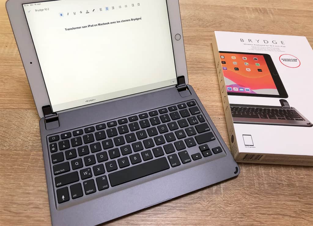 Le clavier Brydge 10.2 avec sa boîte et un iPad