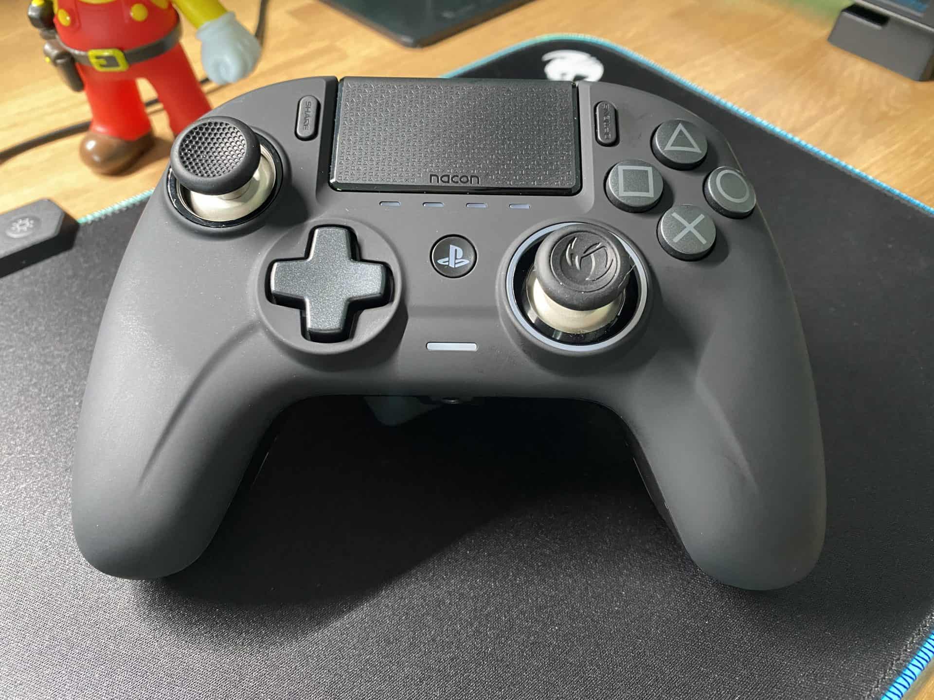 Le Nacon Revolution Unlimited Pro à peine sorti de sa boite