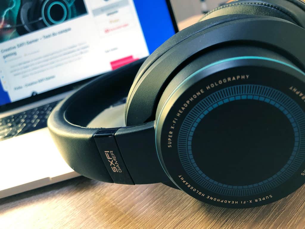 Le Creative SXFI Gamer posé devant un Mac