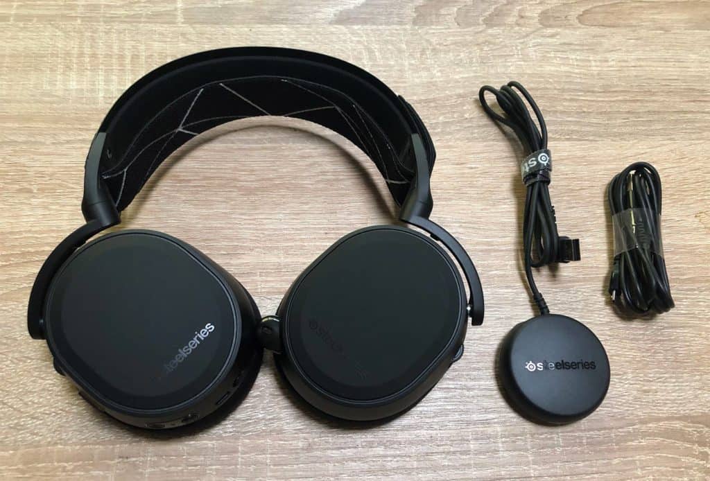 Le casque Steelseries Arctis 9 fraîchement déballé