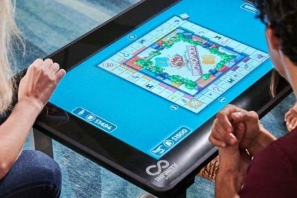 Table salon tactile jeux de société