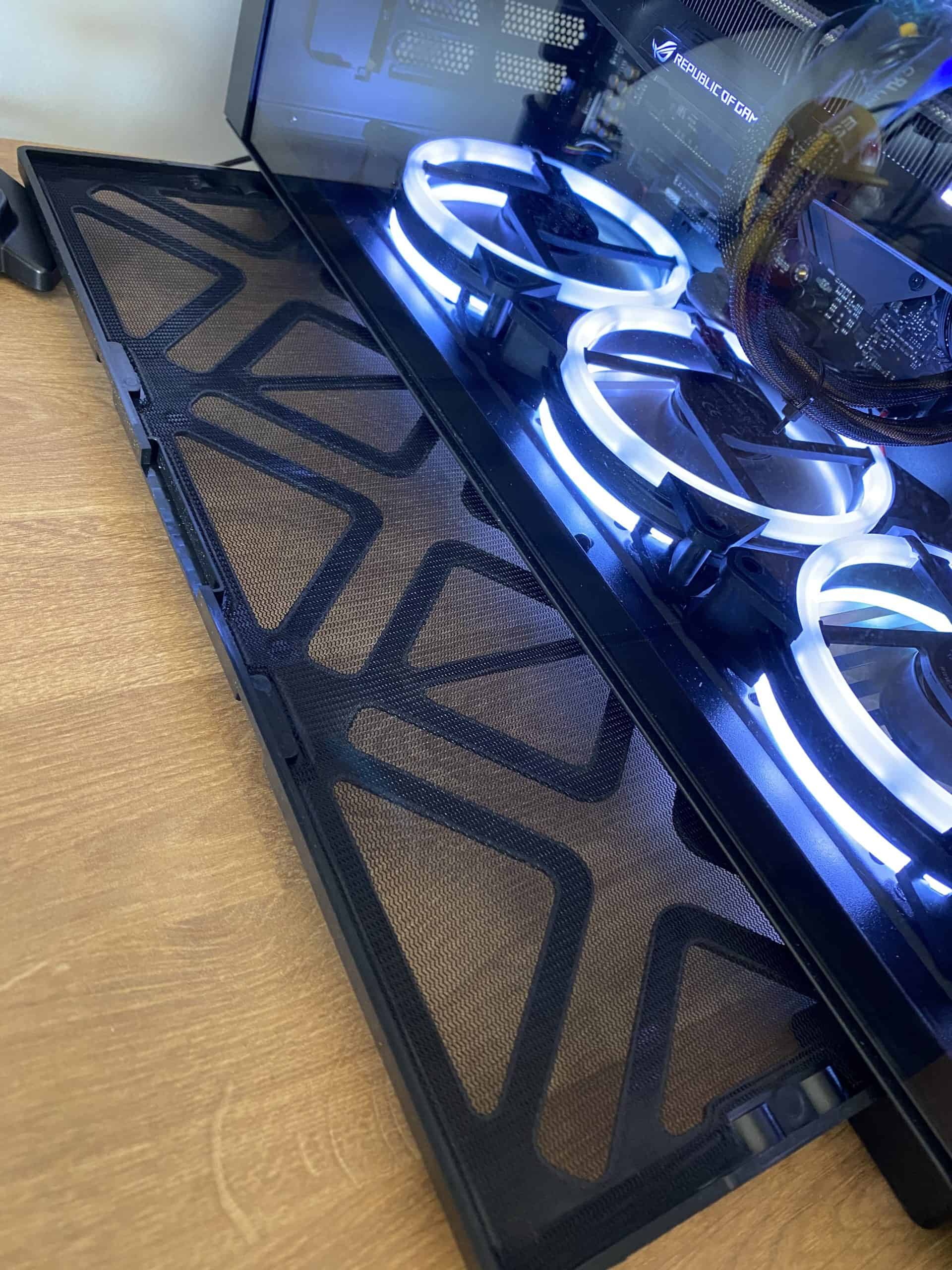 La grille de ventilation inférieure de la Sharkoon Pure Steel RGB