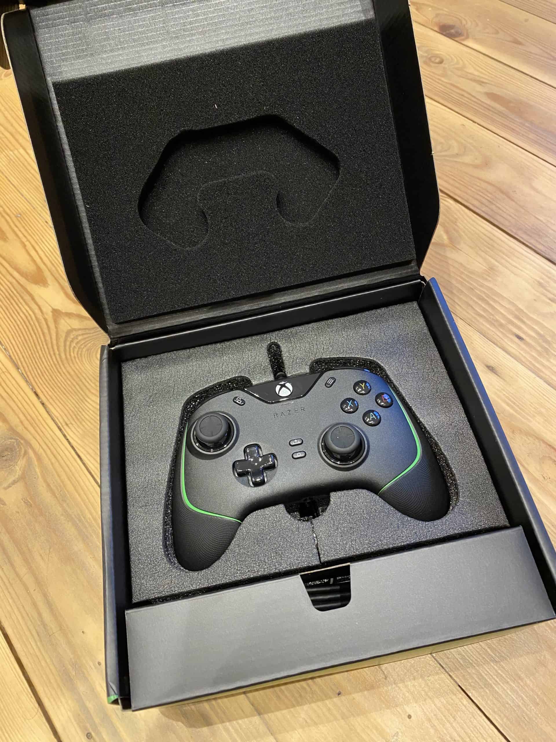 La Razer Wolverine V2 en boite