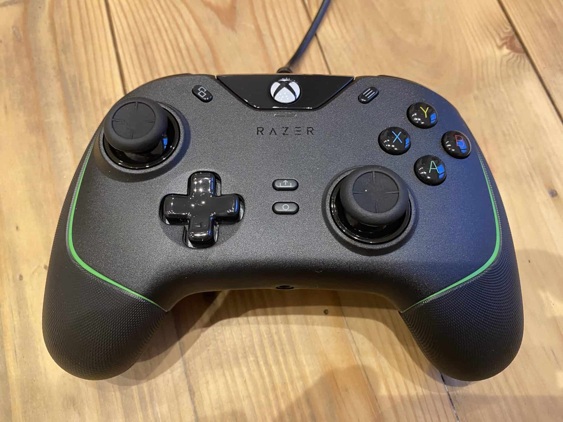 La Razer Wolverine V2 vue de face