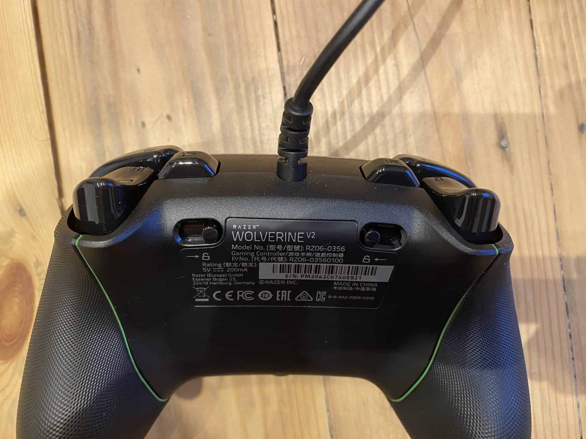 Razer Wolverine V2 vue de dos