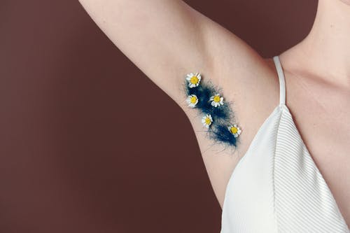 Ou alors les dessous de bras?