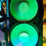 Les ventilateurs du Phanteks Glacier One qui tournent dans un PC