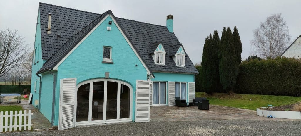 Ma maison avec la sirène Ajax fièrement exposée à son sommet