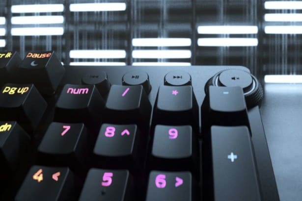 Gros plan sur les touches du Razer Huntsman Analog V2