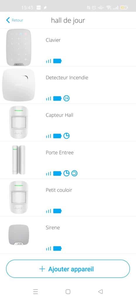 On ajoute facilement tous les équipements dans l'application Ajax Pro en scannant les QR Codes