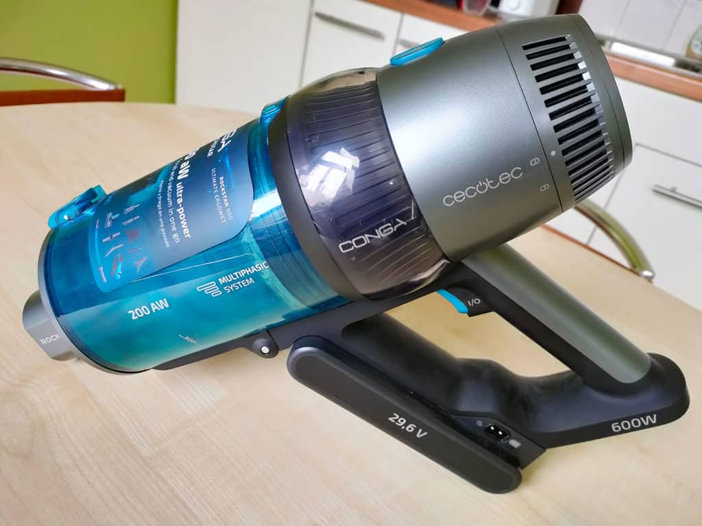 Le Conga Rockstar 900 posé sur une table