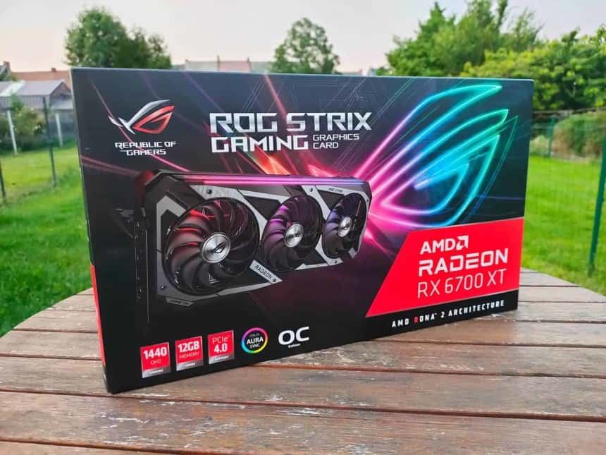 La boite de la ASUS ROG Strix RX 6700 XT