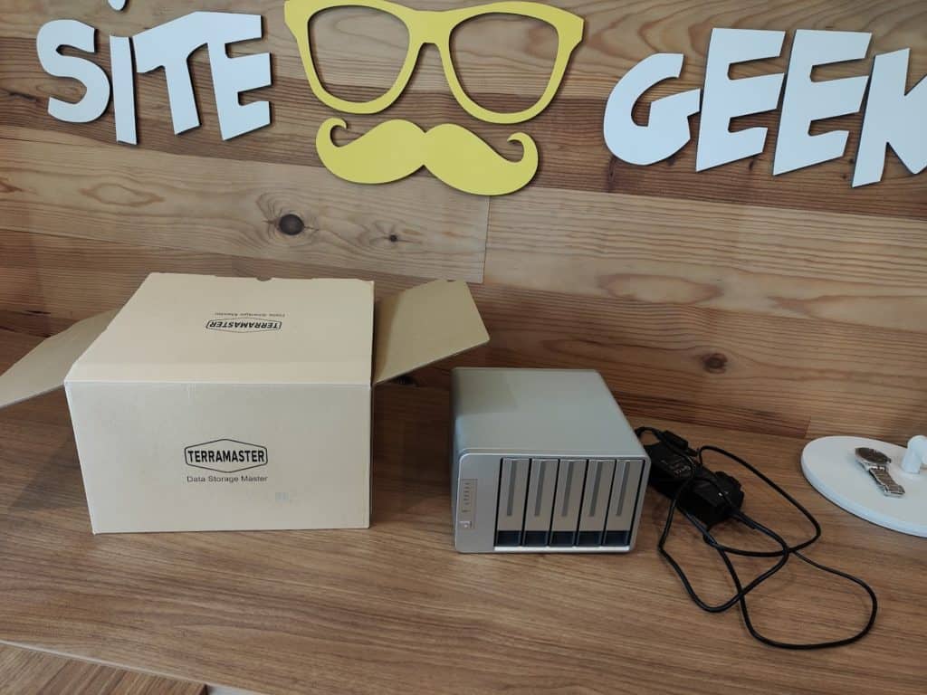 Voici le pack de base du Terra Master F5-221