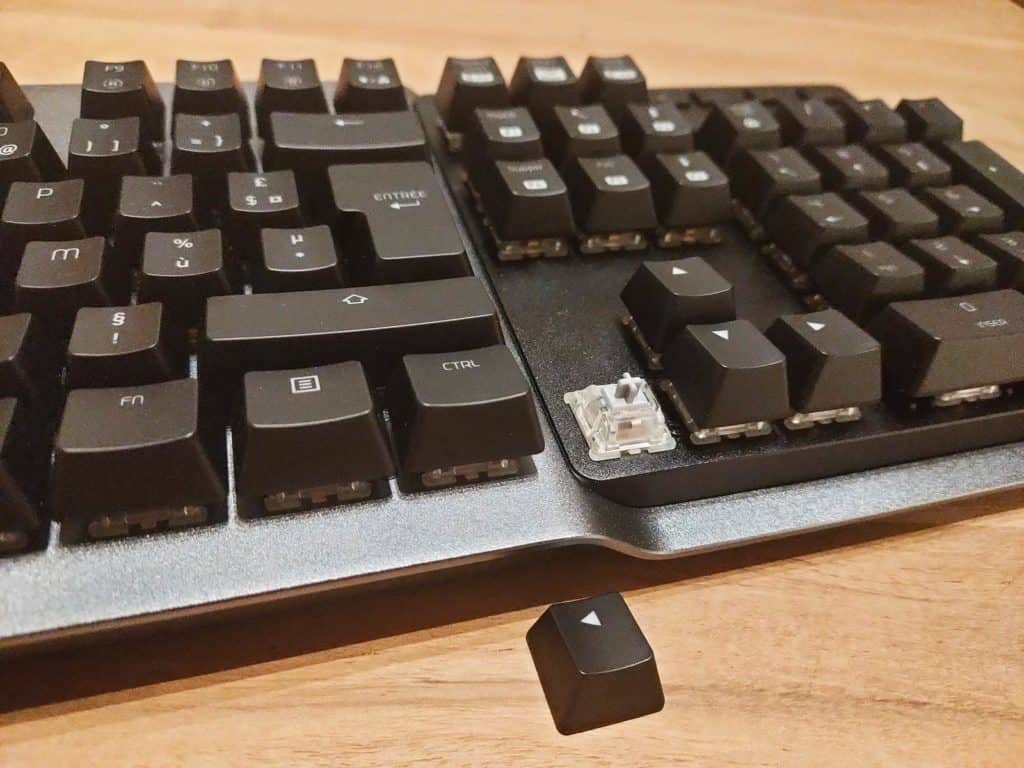 Gros plan sur les courbes asymétriques du Thermaltake Argent K5