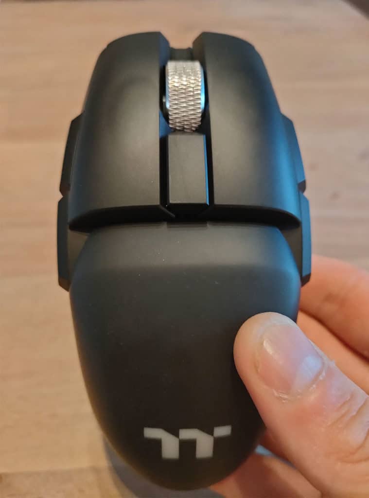 Gros plan sur la Thermaltake Argent M5 Wireless