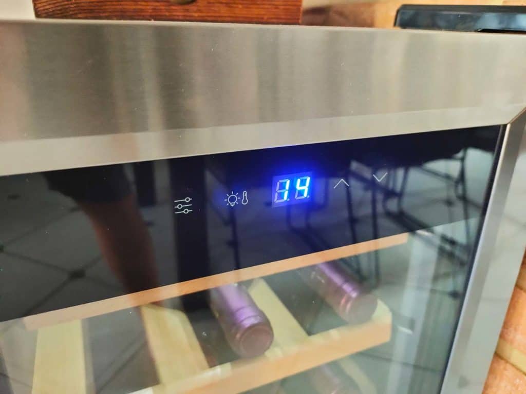 Le panneau de contrôle du Grand Sommelier 1200 CoolWood