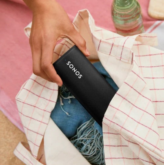 Avec son Bluetooth et son poids plume le Sonos Roam sera l'allié de vos pic-nic