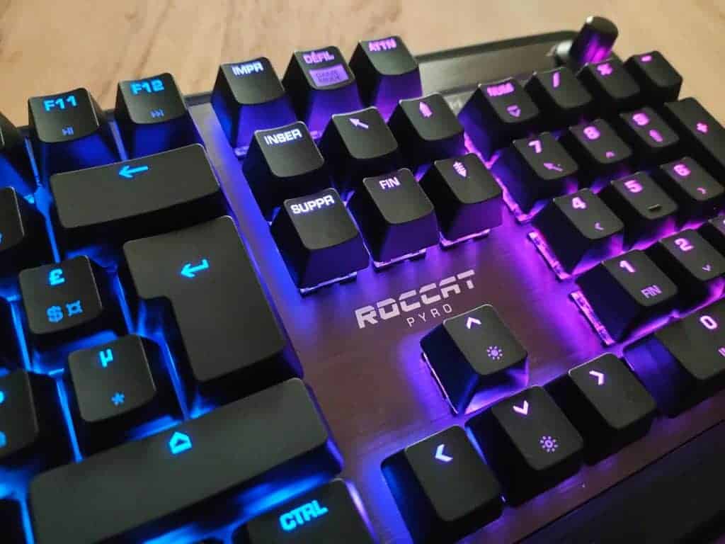 Gros plan sur les touches du Roccat Pyro
