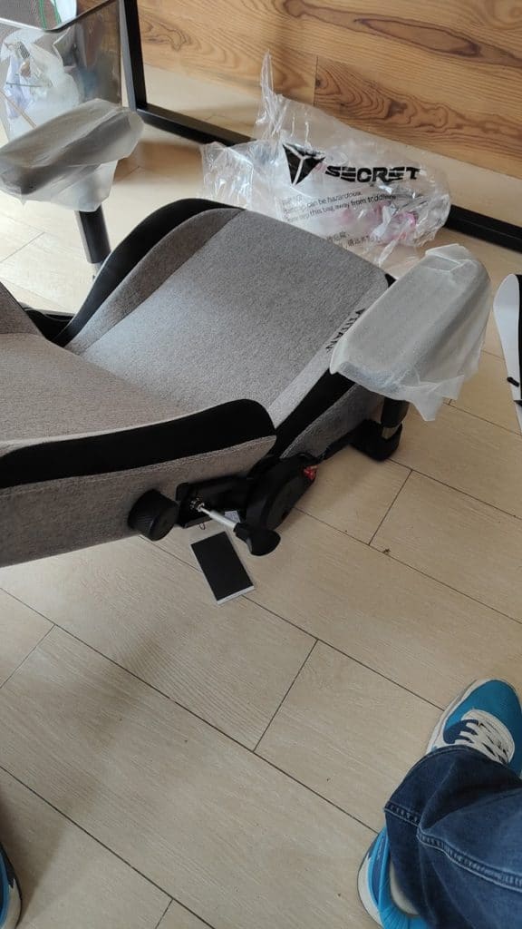 Il n'y a que quelques grandes pièces à assembler pour monter cette Secretlab Titan XL 2020