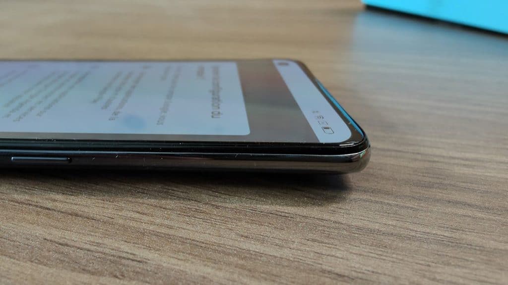 Les lignes du téléphones sont à niveau des modèles premiums d'il y a quelques années