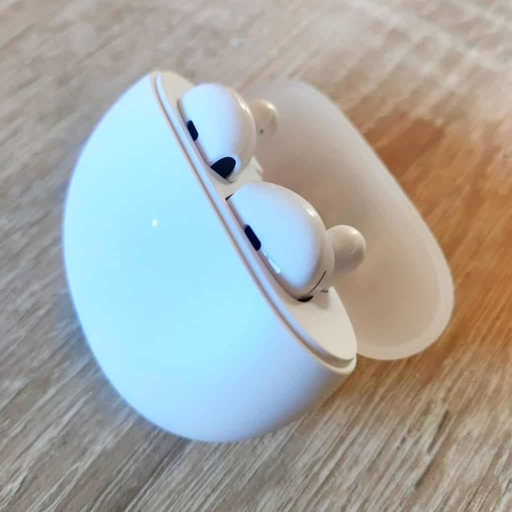 Les Oppo Enco Air dans leur étui