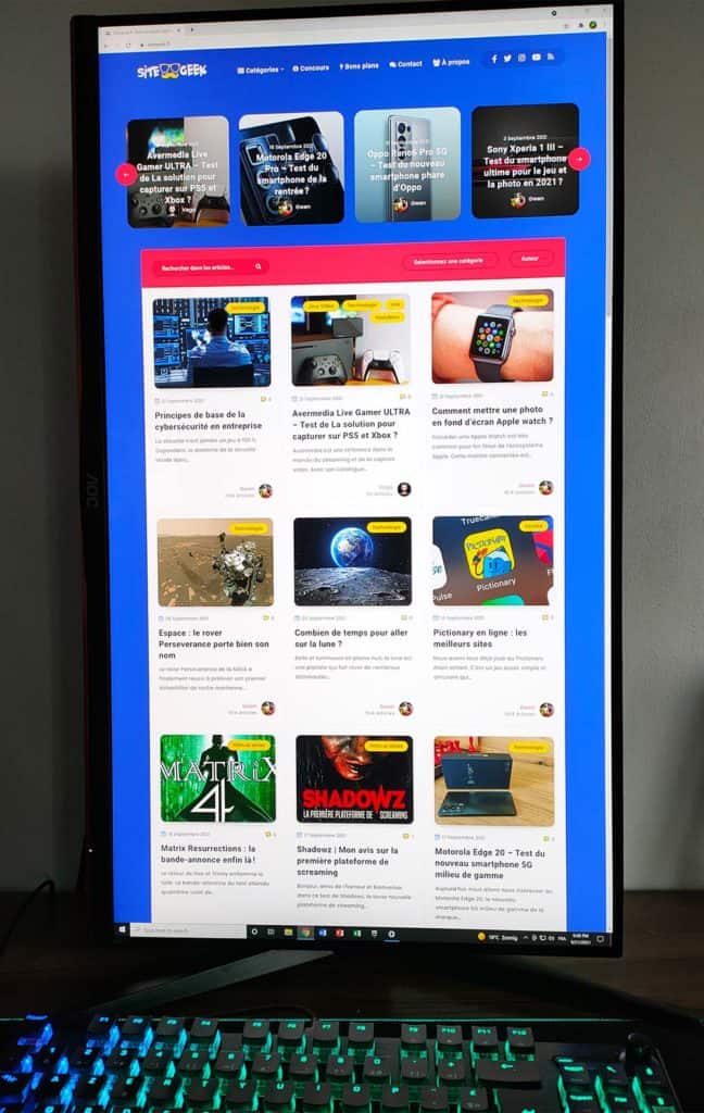 L'AOC U28G2XU incliné à 180°