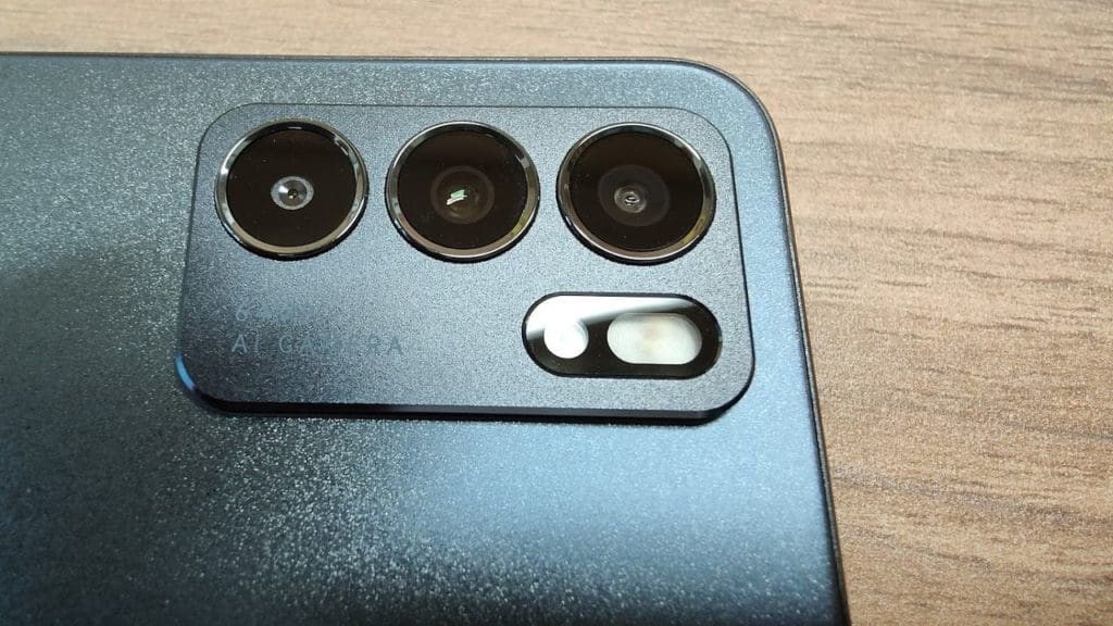 Le module photo de l'Oppo Reno6 dispose d'objectifs pour toutes les situations.