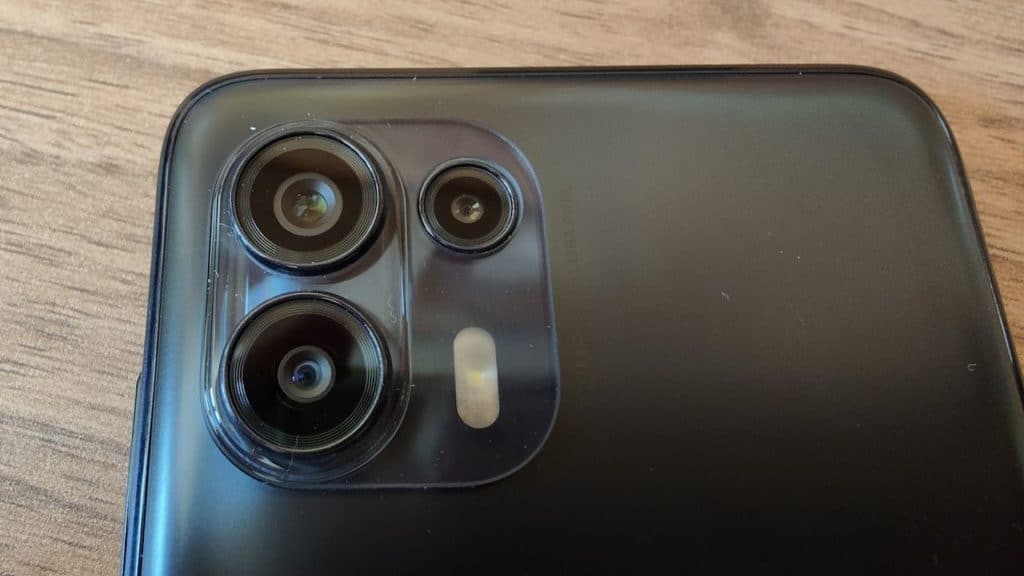 Les capteurs photos sont moins nombreux sur ce modèle Lite